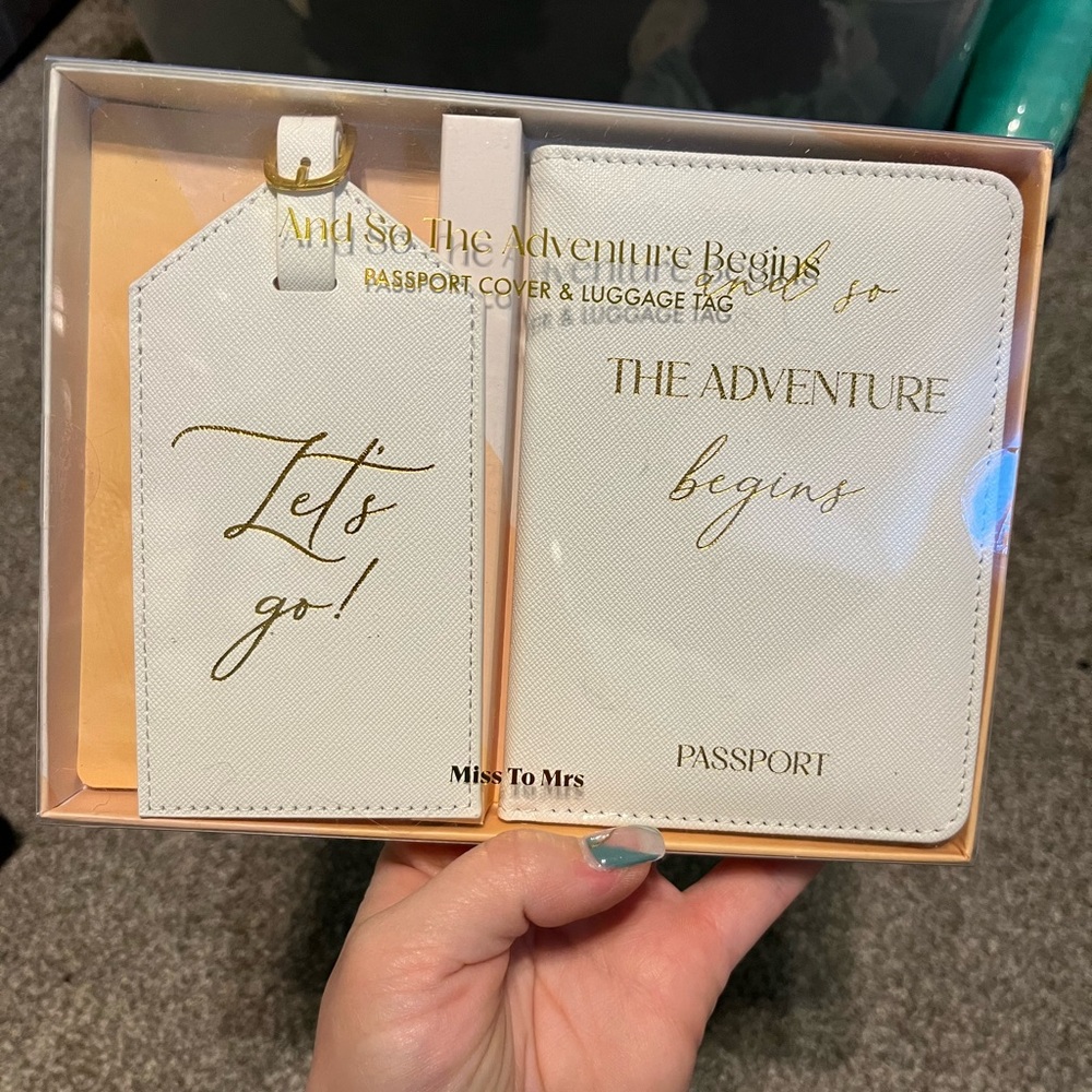 Passport & luggage tag set